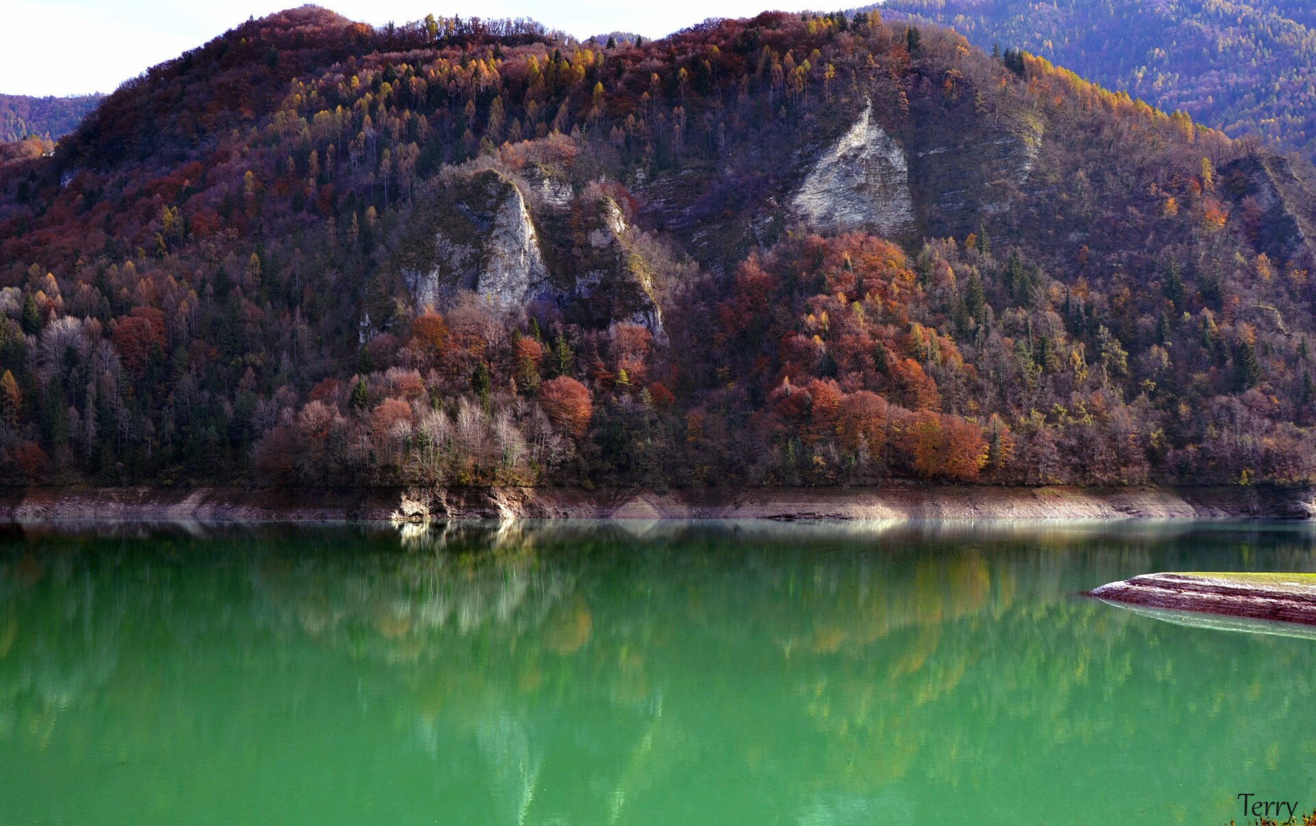 Stara droga do Incino – Jezioro Corlo w pobliżu Rocca di Arsiè: widok z trasy e-bike, Dolomity (1)
